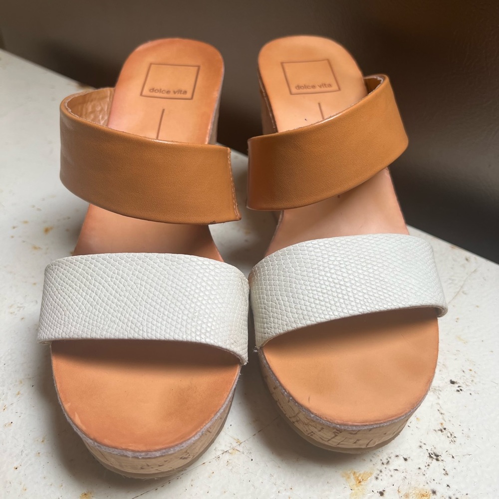 Dolce Vita wedge slide on sandal size 8 tan/cream